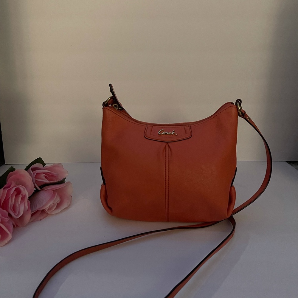 Coach crossbody - Picture 2 of 2